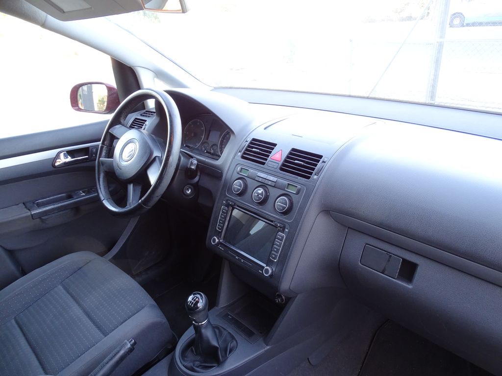 
								Volkswagen Tourang 1.9 Tdi full									
