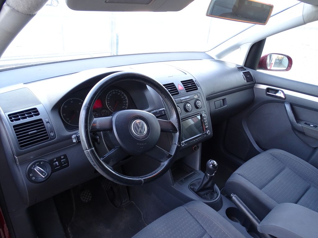 
								Volkswagen Tourang 1.9 Tdi full									