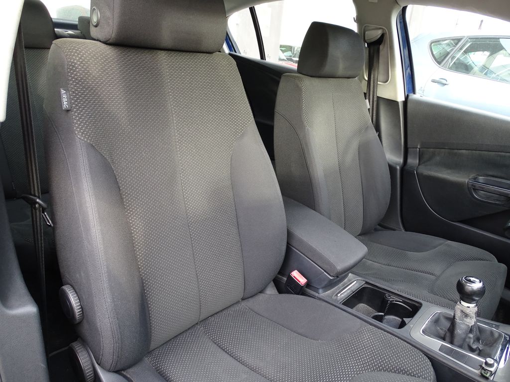 
								Volkswagen Passat 1.9 tdi full									