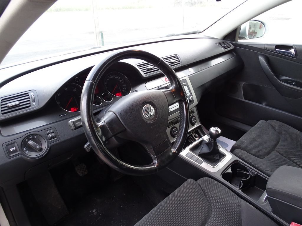 
								Volkswagen Passat 1.9 Tdi 105 cv full									