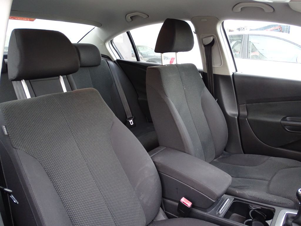 
								Volkswagen Passat 1.9 Tdi 105 cv full									