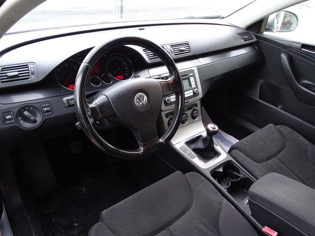 
								Volkswagen Passat 1.9 Tdi 105 cv full									
