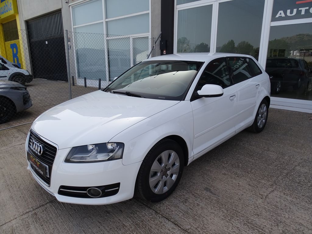 
								Audi A3 1.6 tdi 105 cv Sportback 1.6 TDI Attraction full									