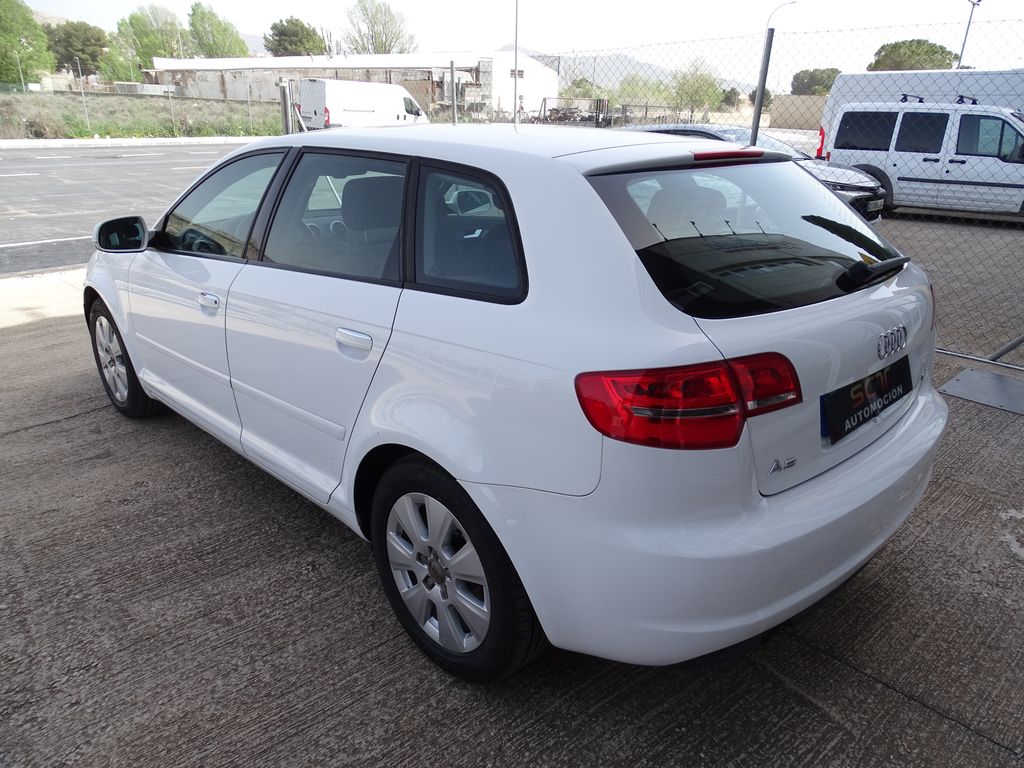 
								Audi A3 1.6 tdi 105 cv Sportback 1.6 TDI Attraction full									