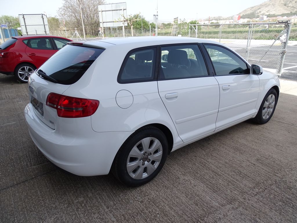 
								Audi A3 1.6 tdi 105 cv Sportback 1.6 TDI Attraction full									