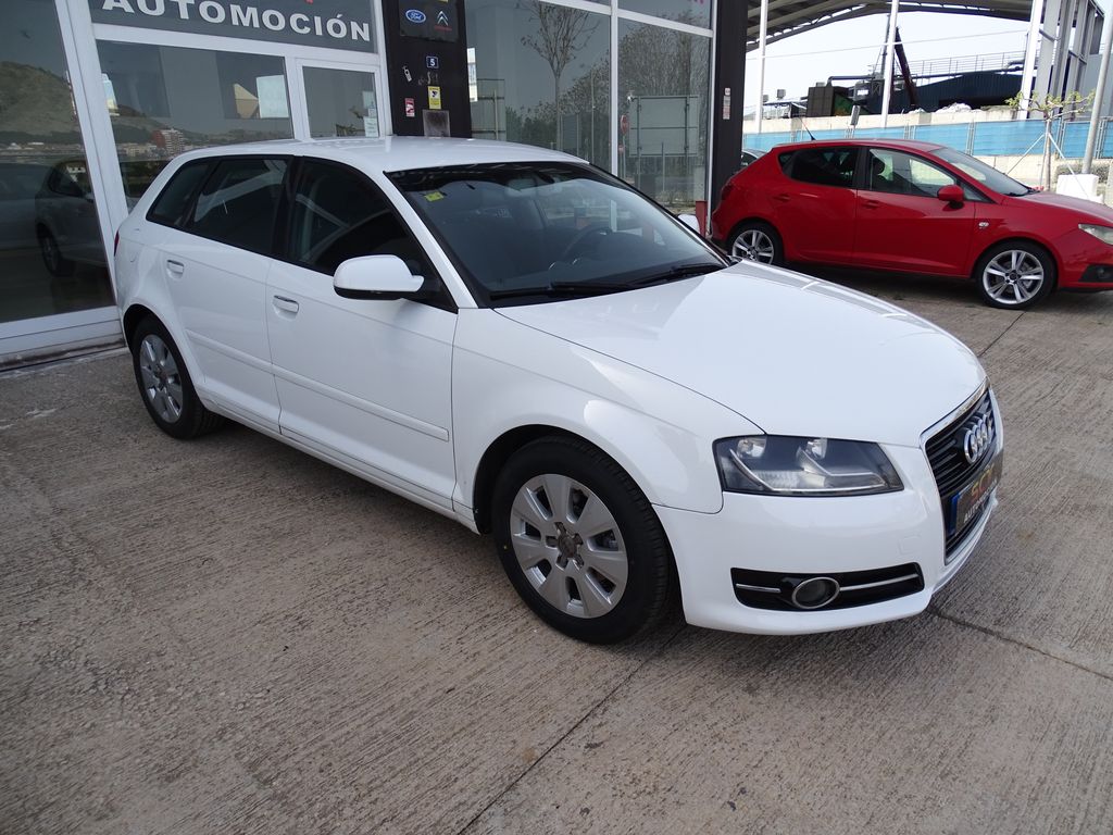 
								Audi A3 1.6 tdi 105 cv Sportback 1.6 TDI Attraction full									
