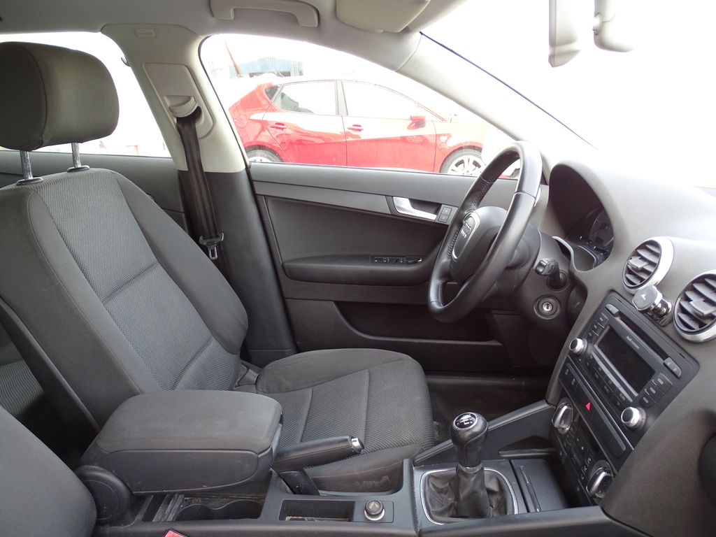 
								Audi A3 1.6 tdi 105 cv Sportback 1.6 TDI Attraction full									