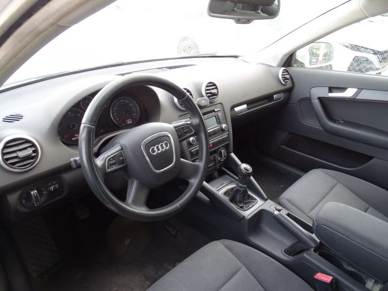 Audi A3 1.6 Tdi 105 cv Sportback 1.6 Tdi Attraction