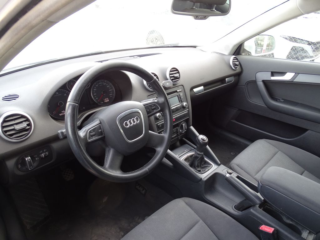 
								Audi A3 1.6 tdi 105 cv Sportback 1.6 TDI Attraction full									